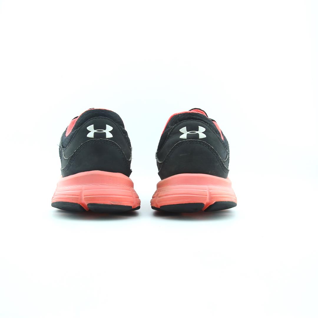 UNDER ARMOUR DASH