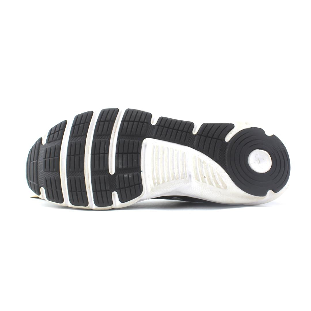 UNDER ARMOUR ASSERT 9