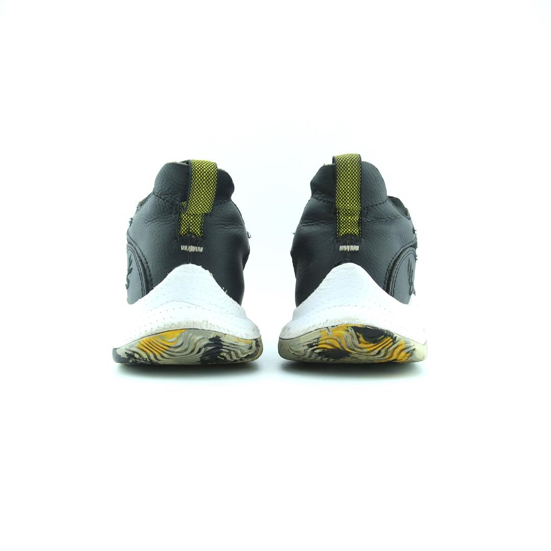 UNDER ARMOUR  CURRY 3Z5