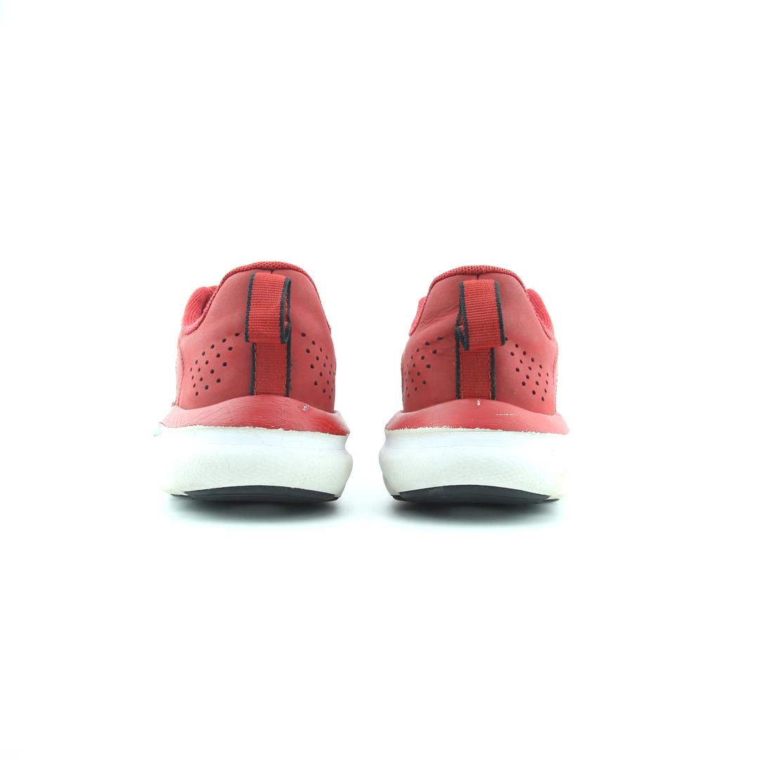 UNDER ARMOUR ASSERT 9