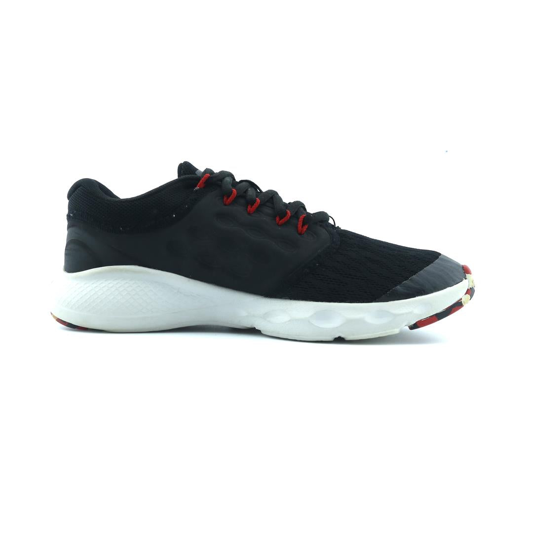UNDER ARMOUR CHARGED VANTAGE