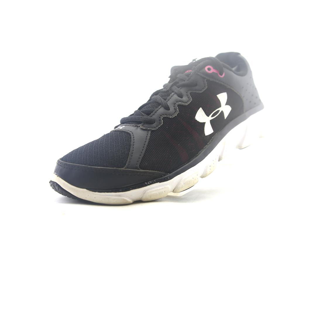 UNDER ARMOUR CHARGED ASSERT 6