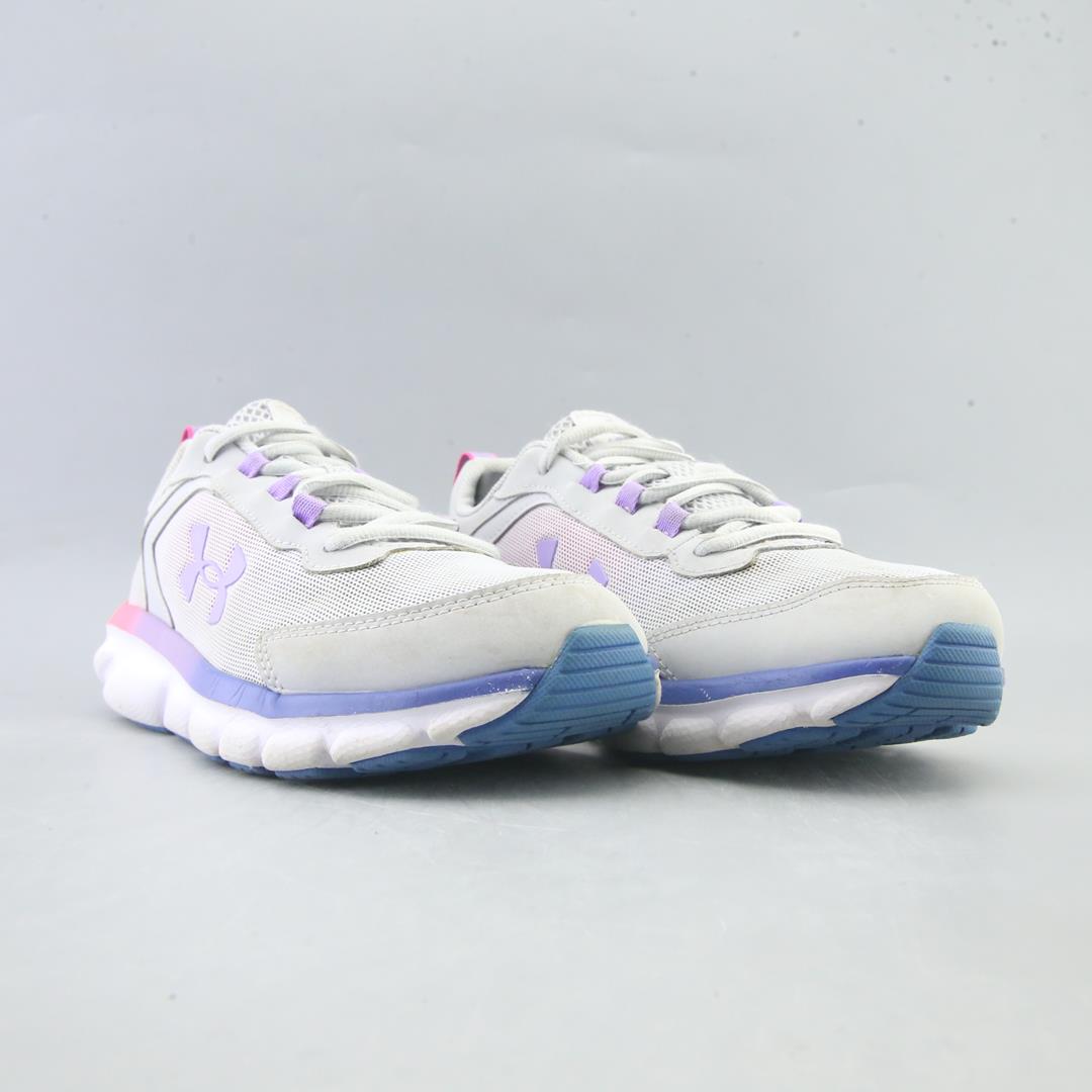 UNDER ARMOUR ASSERT 9