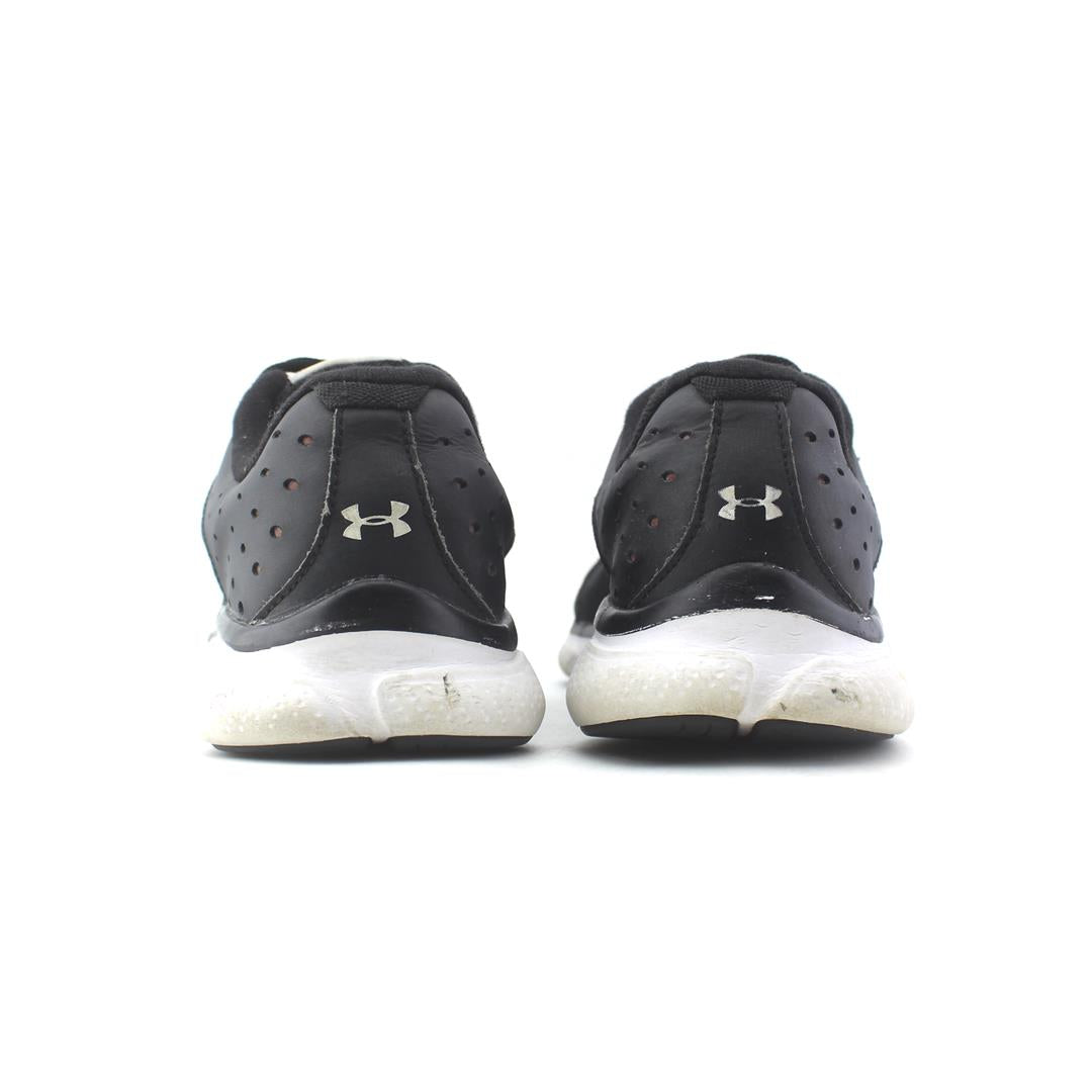 UNDER ARMOUR ASSERT 7