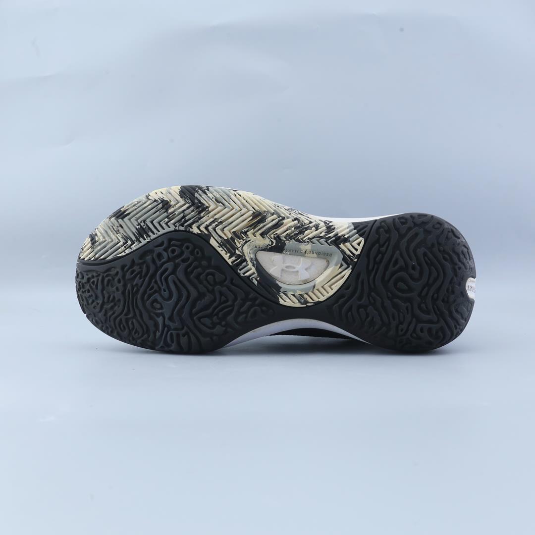 UNDER ARMOUR LOCKDOWN 6