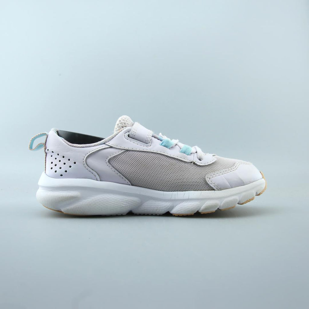 UNDER ARMOUR ASSERT 9