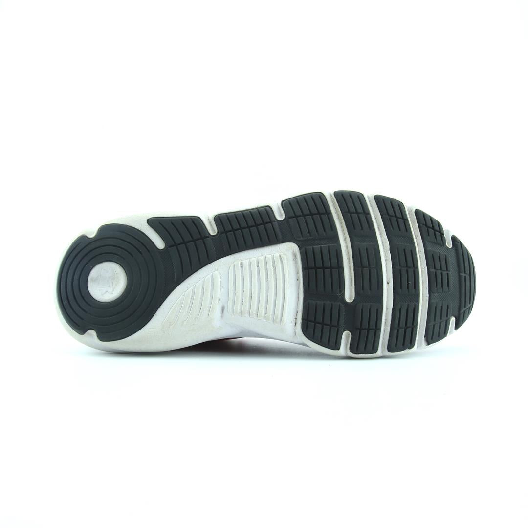 UNDER ARMOUR ASSERT 9