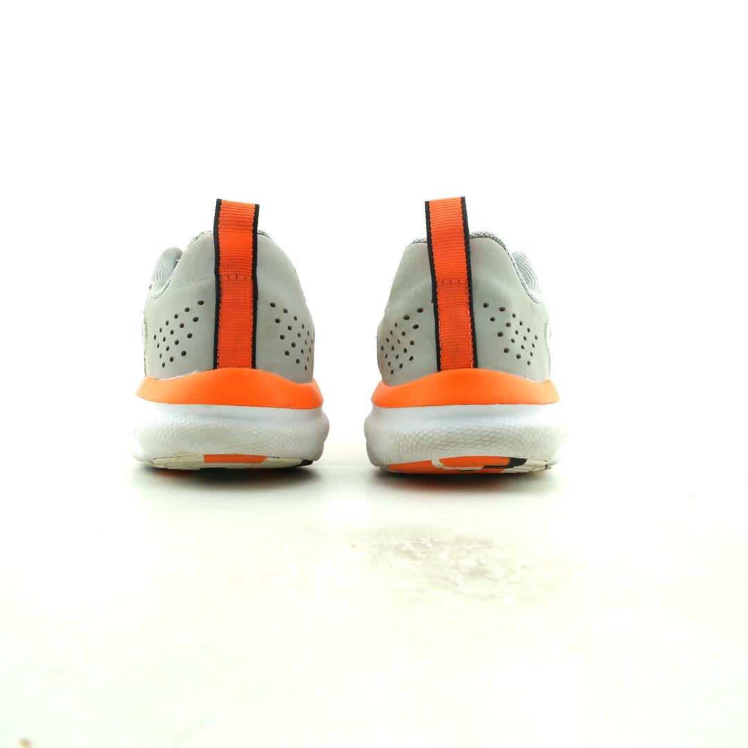 UNDER ARMOUR ASSERT 9