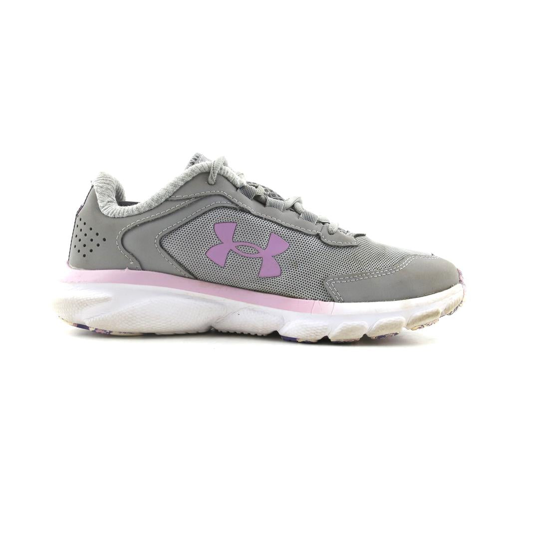 UNDER ARMOUR ASSERT 9