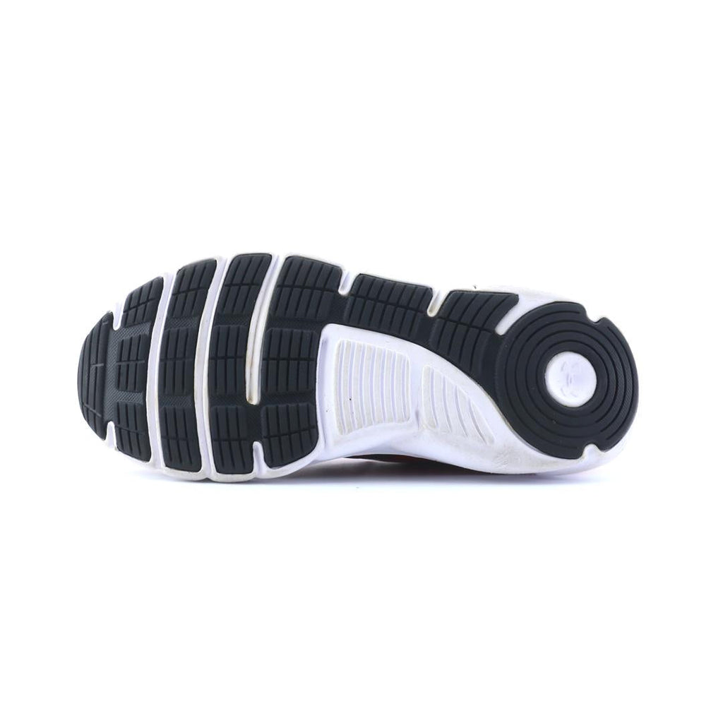 UNDER ARMOUR ASSERT 9