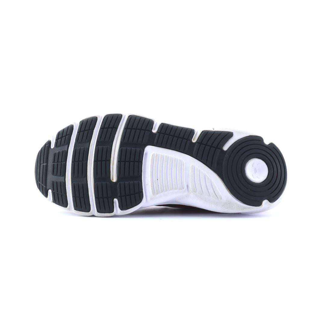 UNDER ARMOUR ASSERT 9