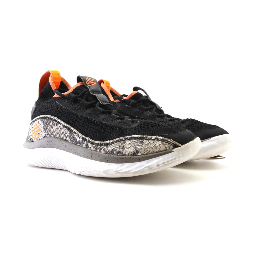 UNDER ARMOUR  CURRY FLOW 8