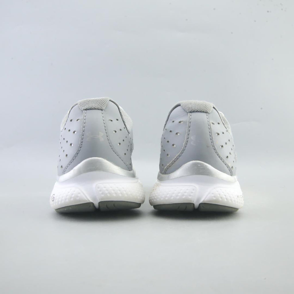 UNDER ARMOUR ASSERT 6