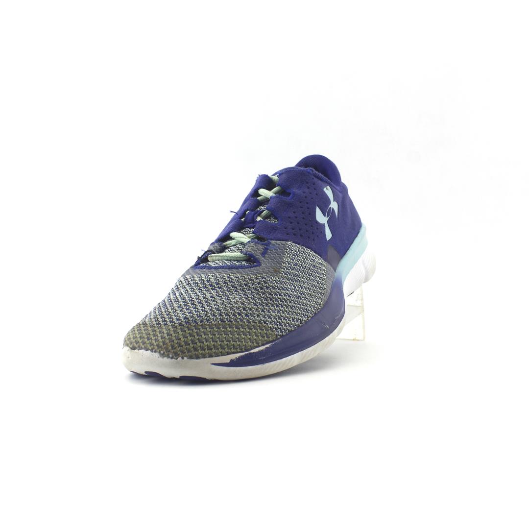 UNDER ARMOUR .