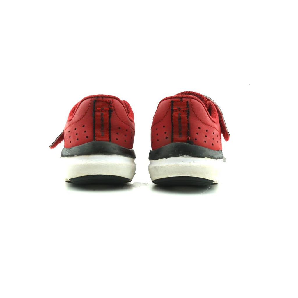 UNDER ARMOUR ASSERT 9