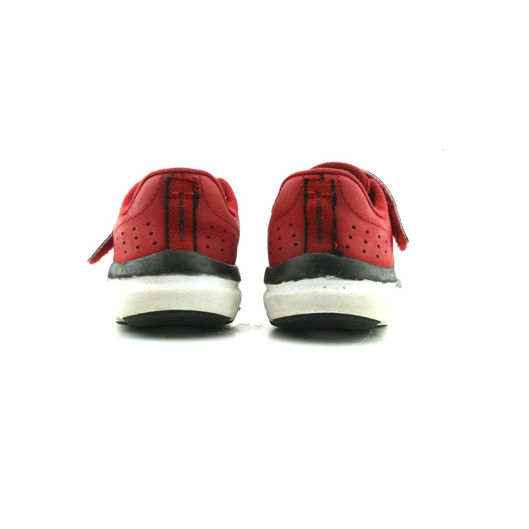 UNDER ARMOUR ASSERT 9