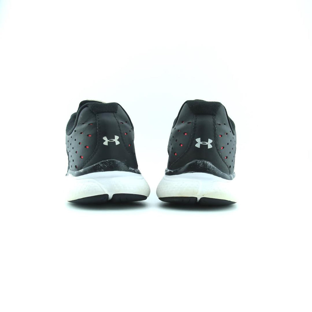 UNDER ARMOUR ASSERT 9