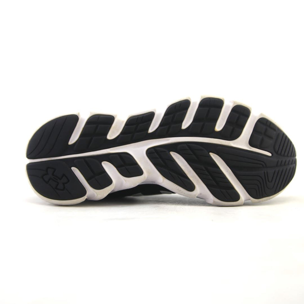 UNDER ARMOUR ASSERT 6