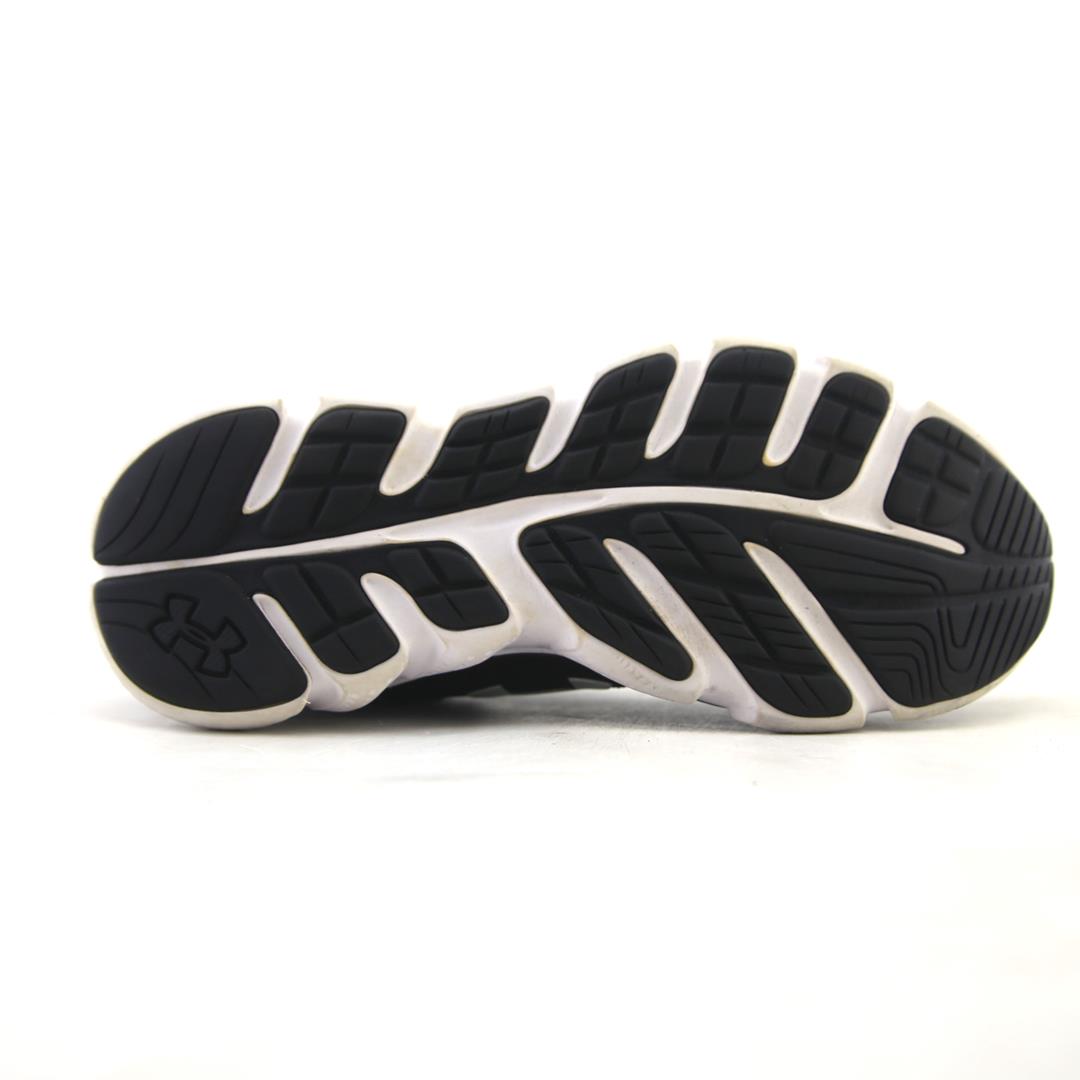 UNDER ARMOUR ASSERT 6