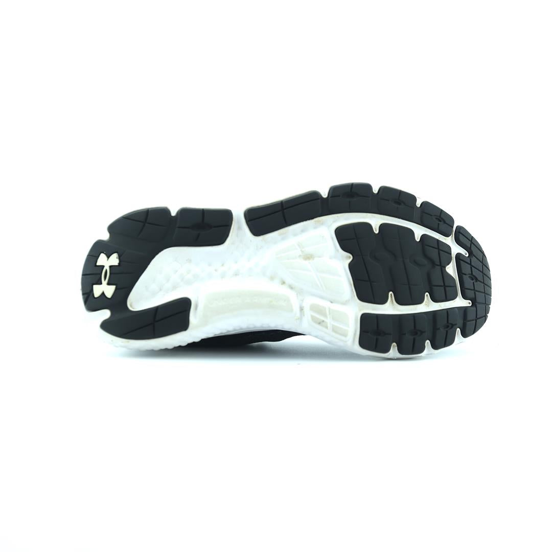 UNDER ARMOUR CHARGED ROGUE 3