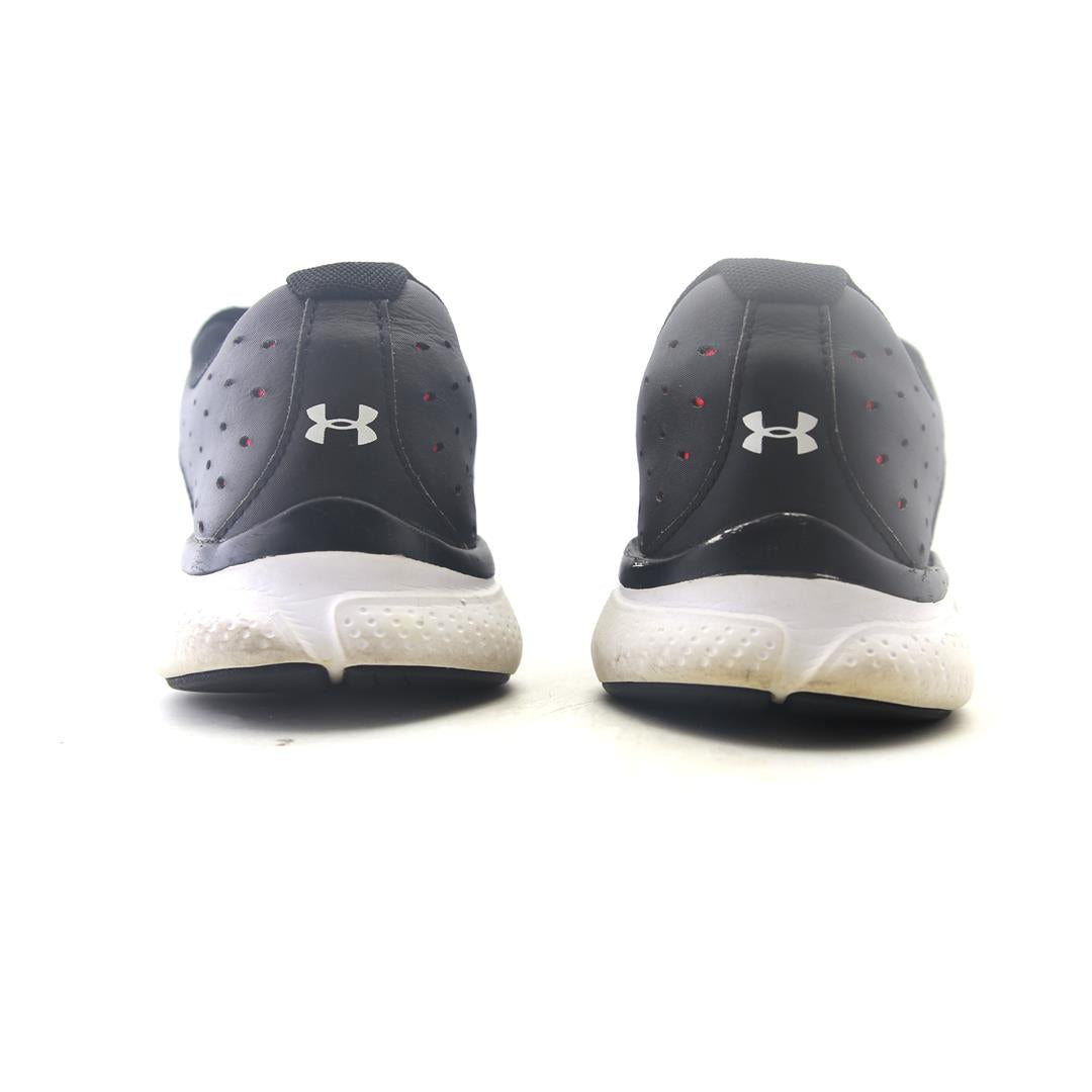 UNDER ARMOUR CHARGED ASSERT 6