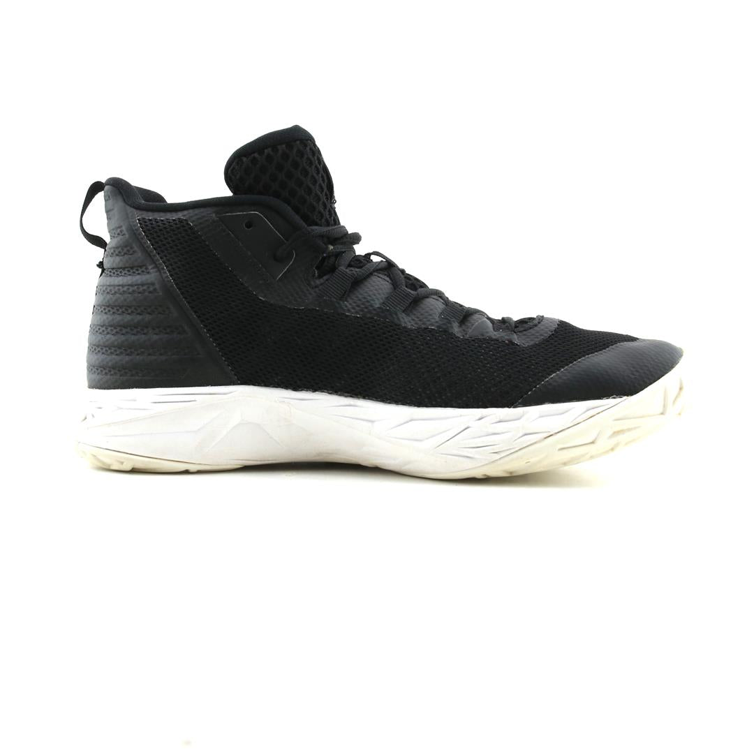 UNDER ARMOUR  JET MID