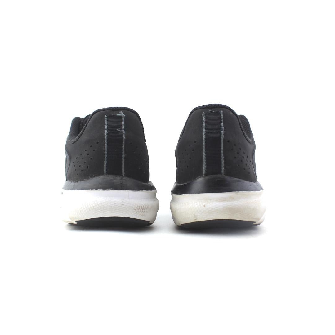 UNDER ARMOUR ASSERT 9