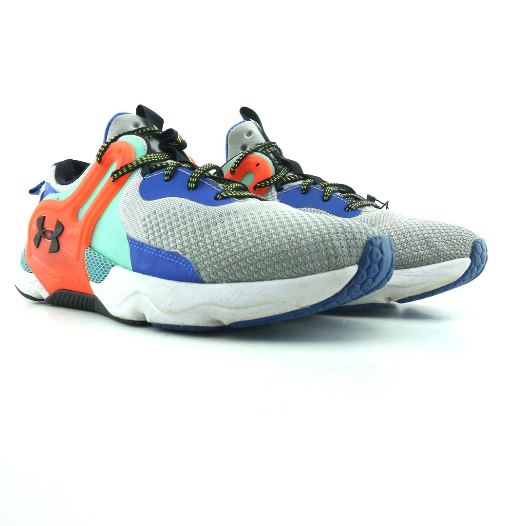 UNDER ARMOUR  HOVR APEX 3