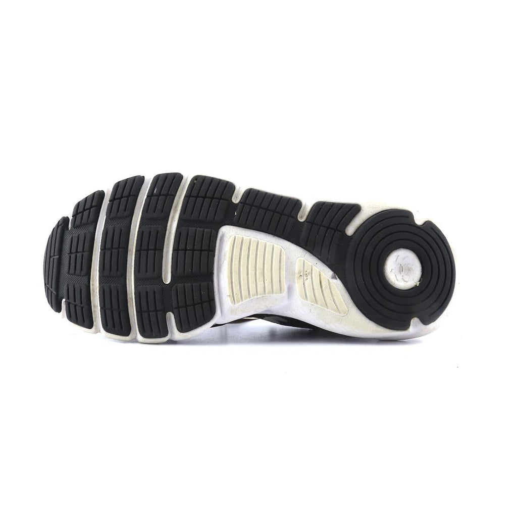UNDER ARMOUR ASSERT 9