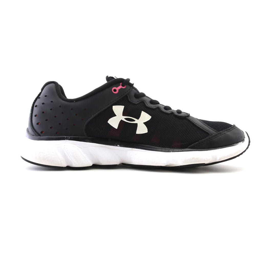 UNDER ARMOUR ASSERT 6