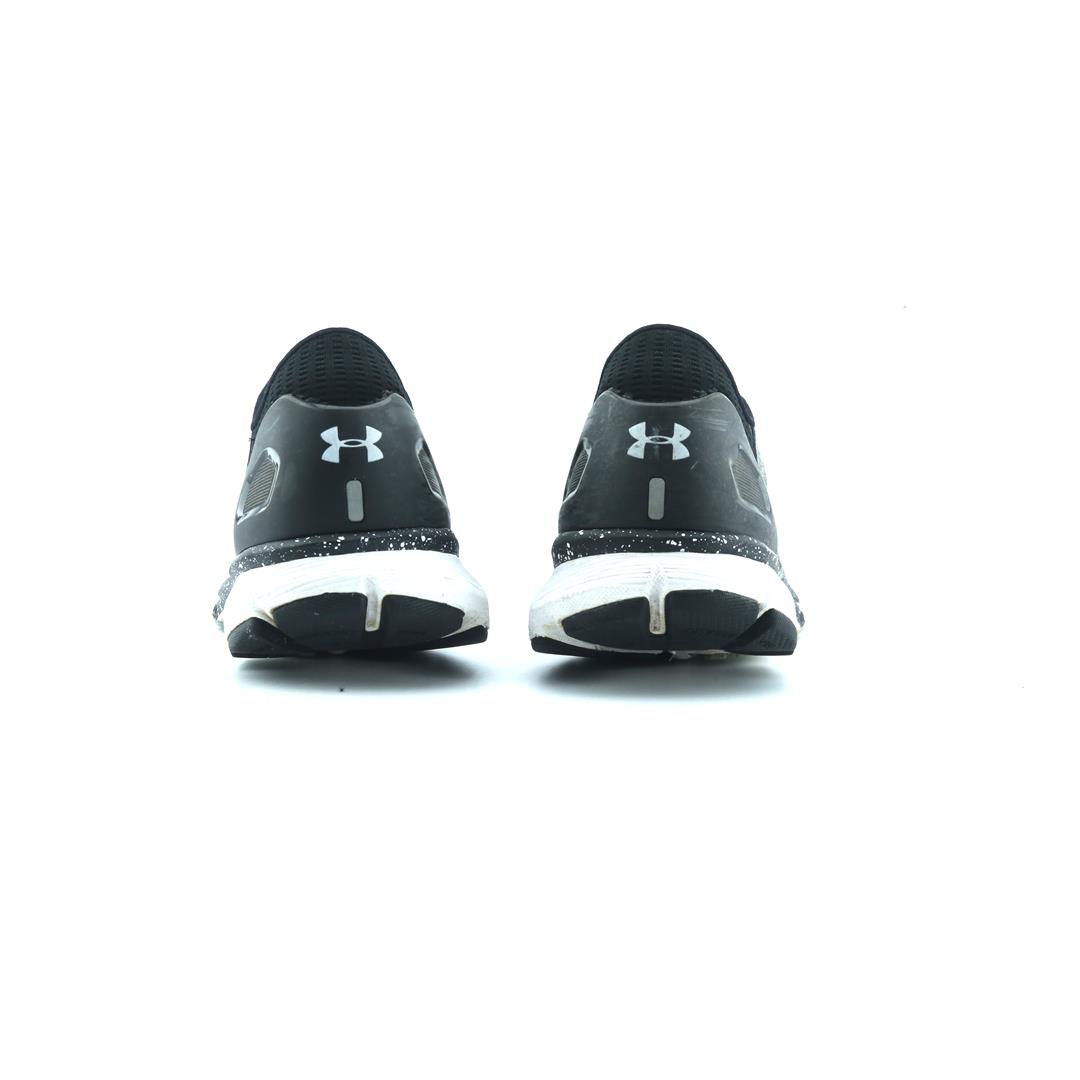 UNDER ARMOUR CHARGED ESCAPE 3