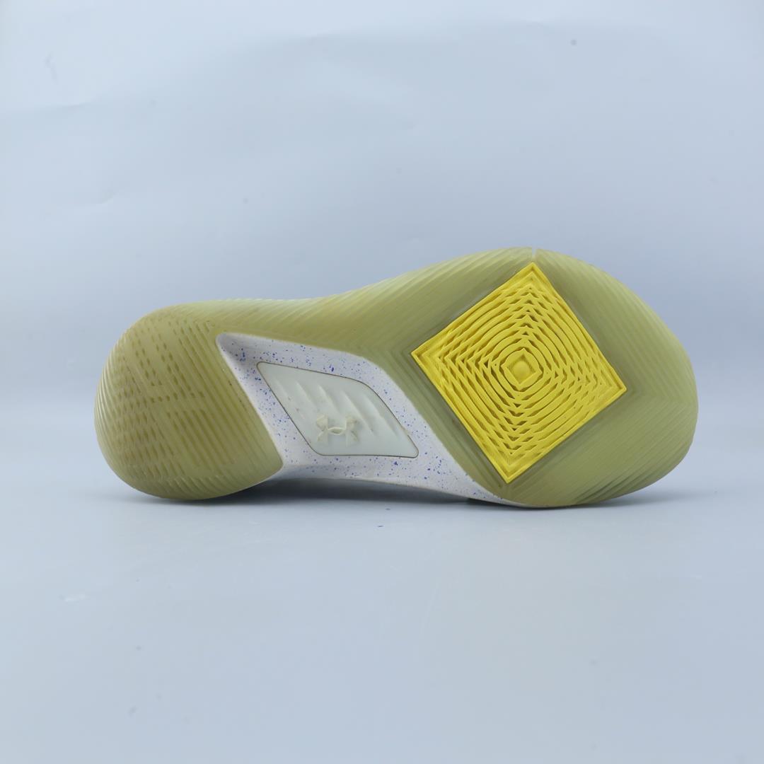 UNDER ARMOUR  CURRY 5