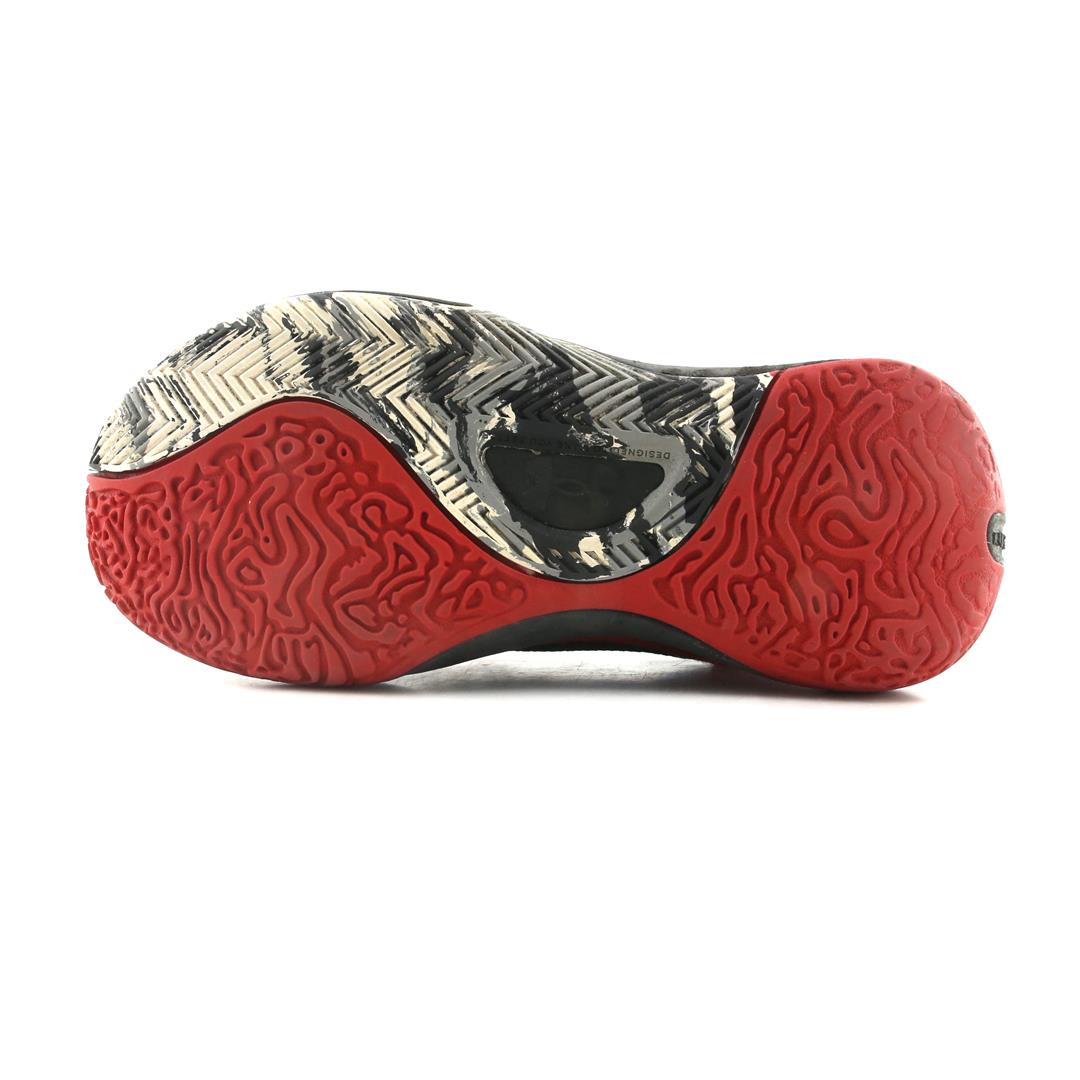UNDER ARMOUR  LOCKDOWN 6