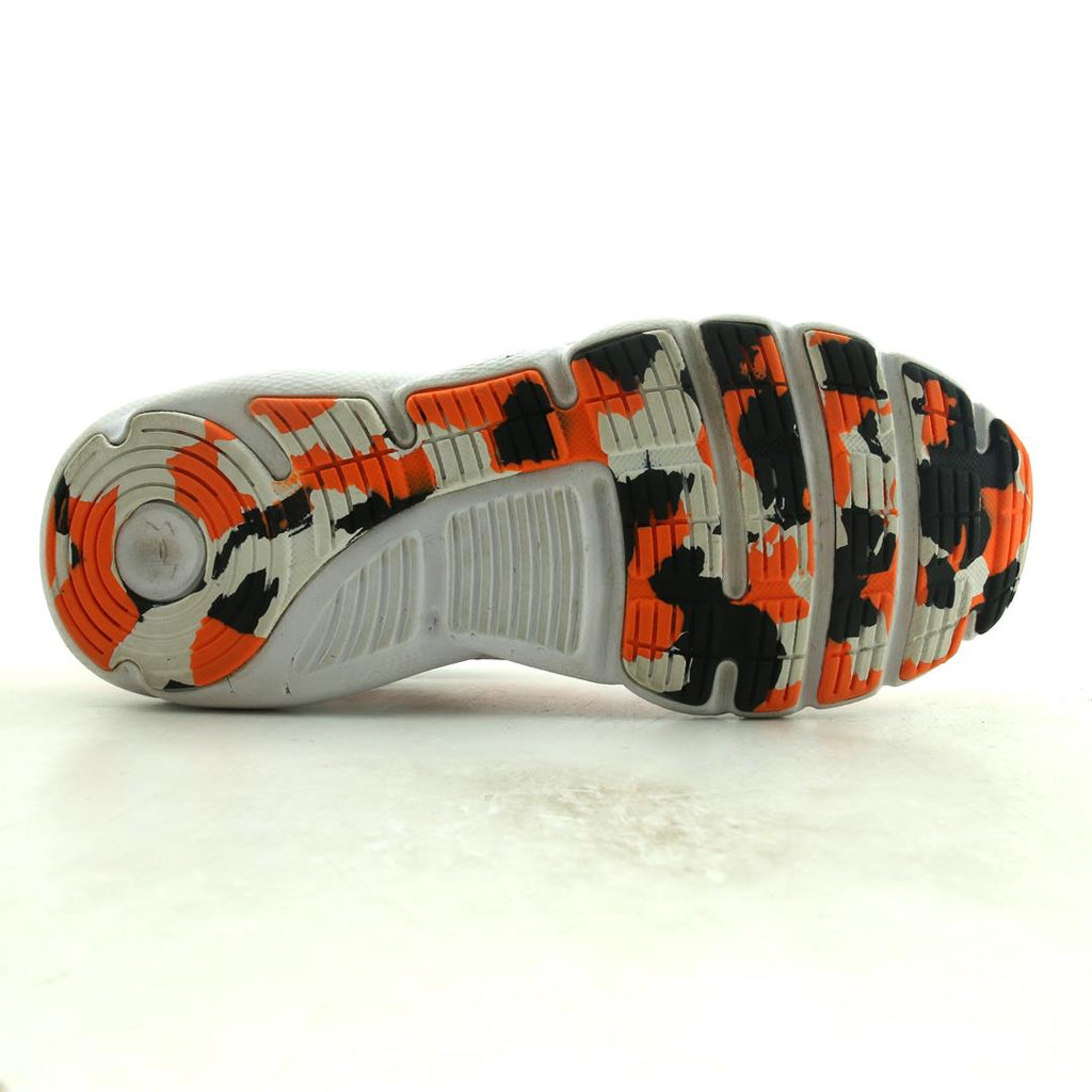 UNDER ARMOUR ASSERT 9