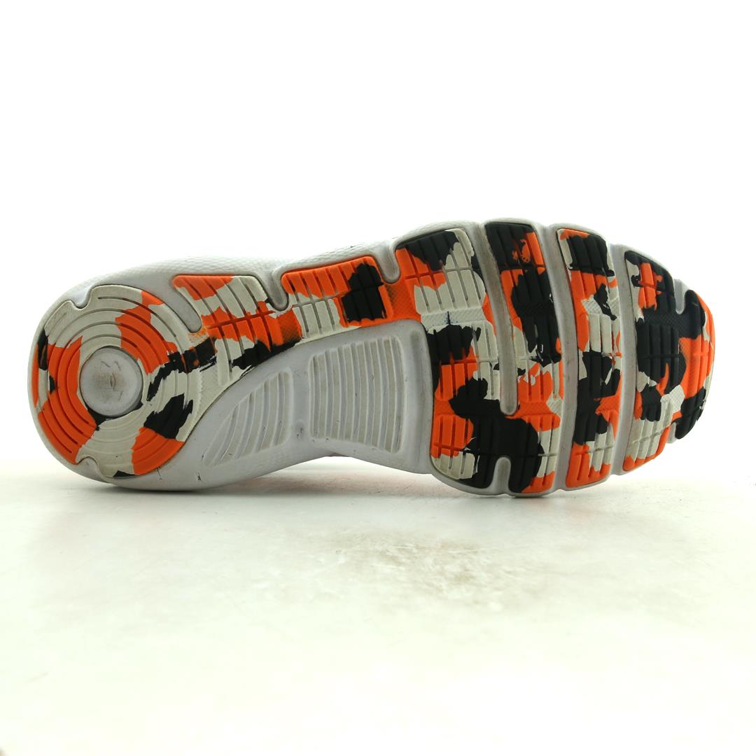 UNDER ARMOUR ASSERT 9