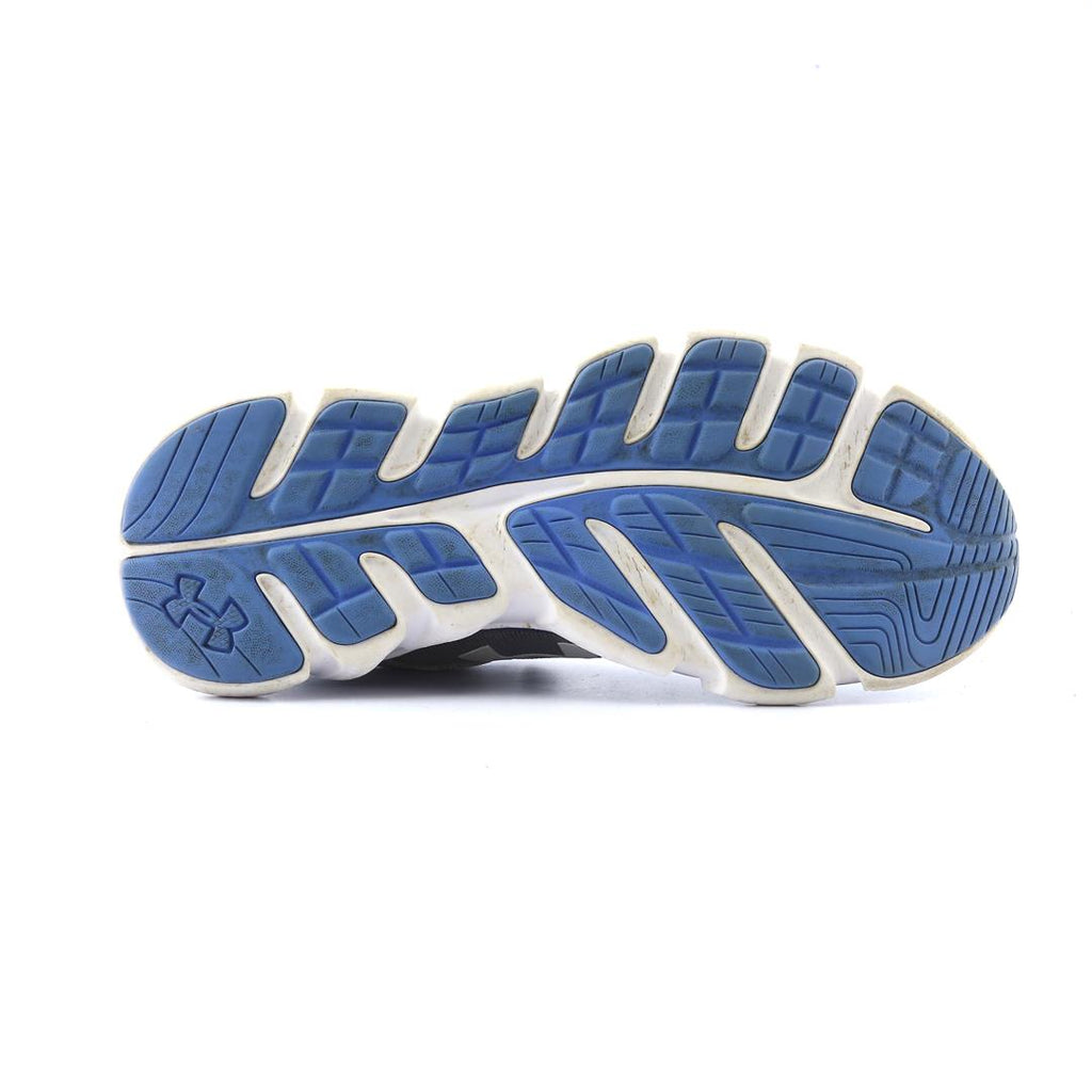 UNDER ARMOUR ASSERT 9