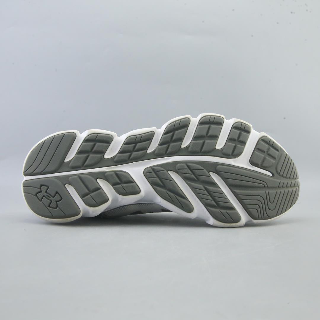 UNDER ARMOUR ASSERT 6