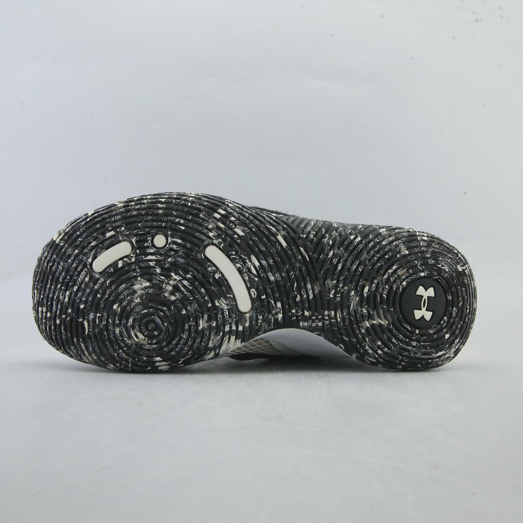 UNDER ARMOUR ZONE BB 2