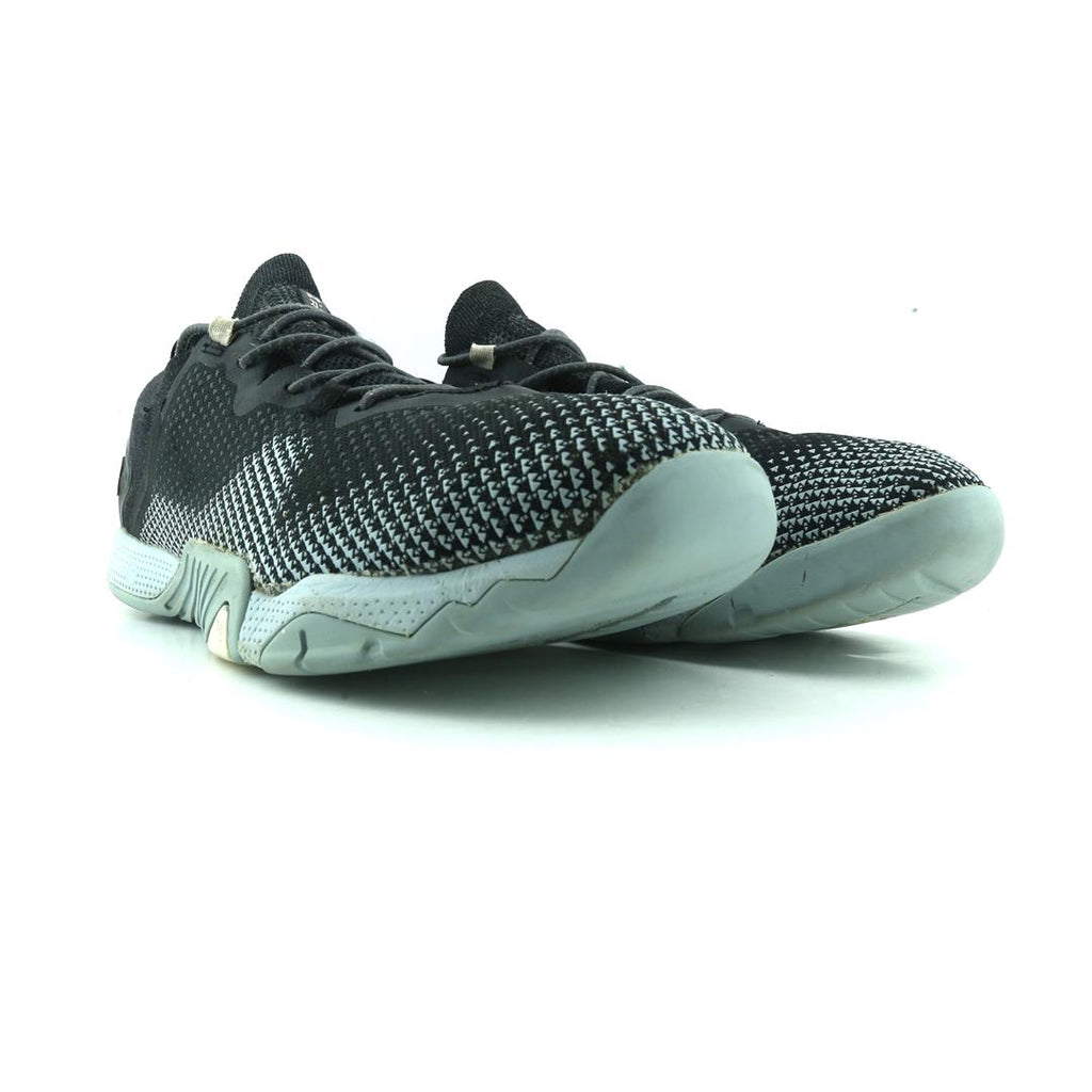 UNDER ARMOUR  TRIBASE REIGN 3