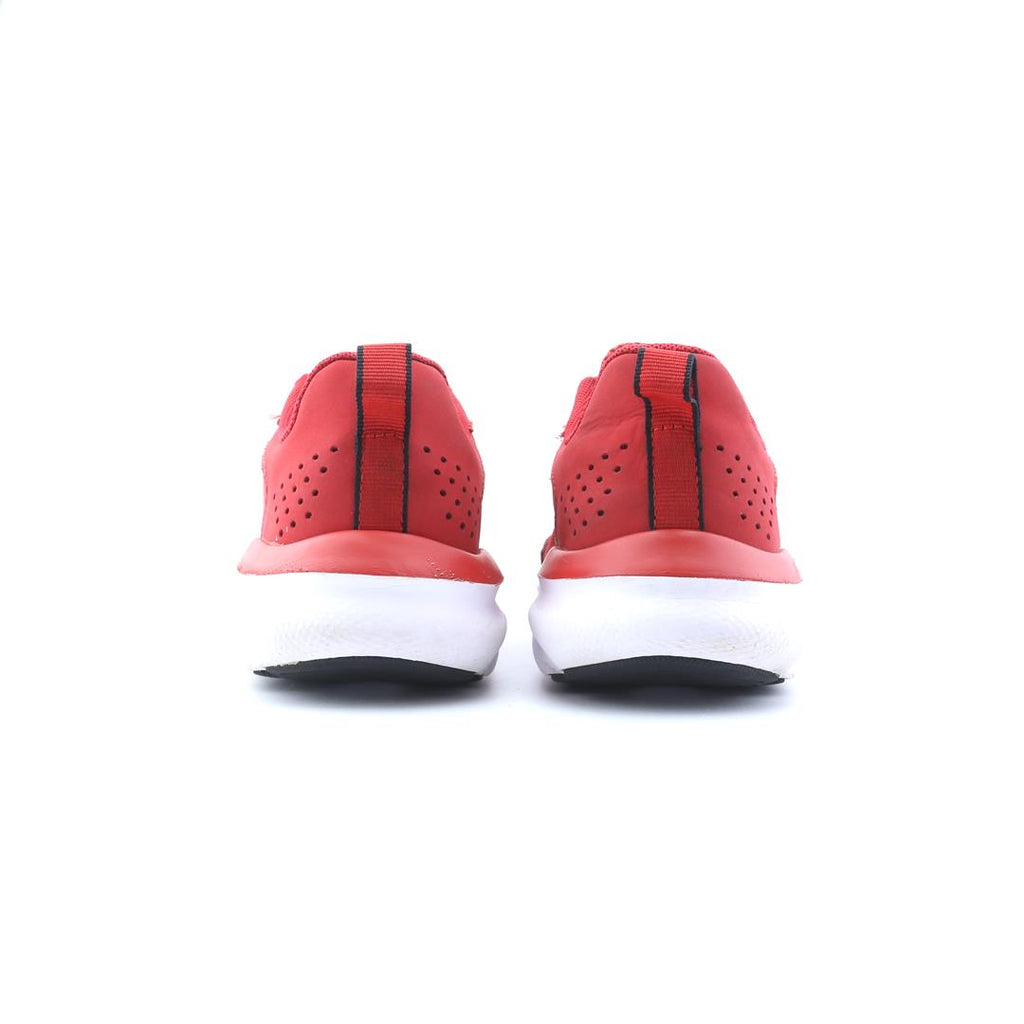 UNDER ARMOUR ASSERT 9