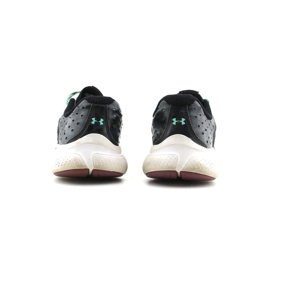 UNDER ARMOUR ASSERT 6