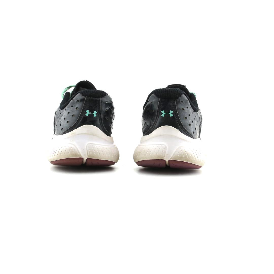 UNDER ARMOUR ASSERT 6