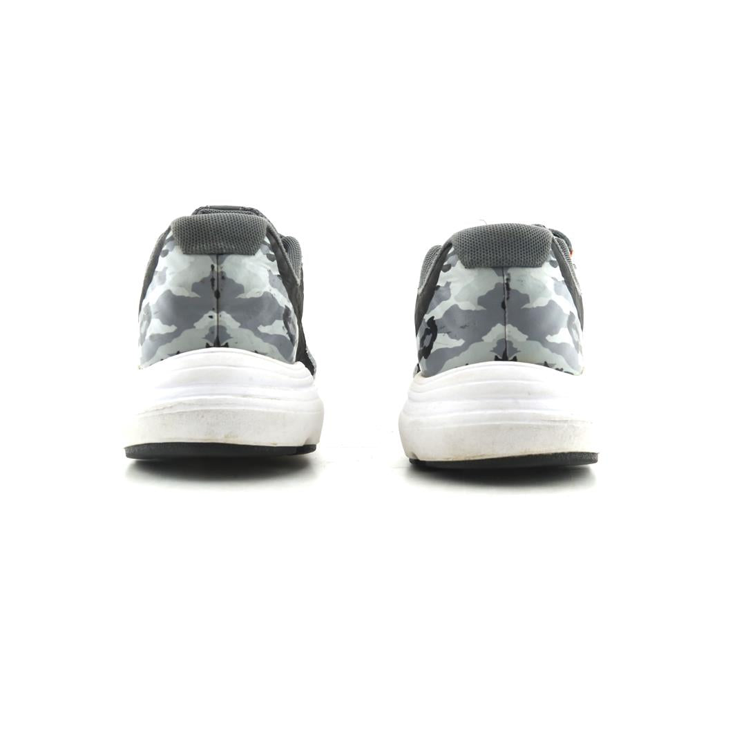 UNDER ARMOUR OUT HUSTLE