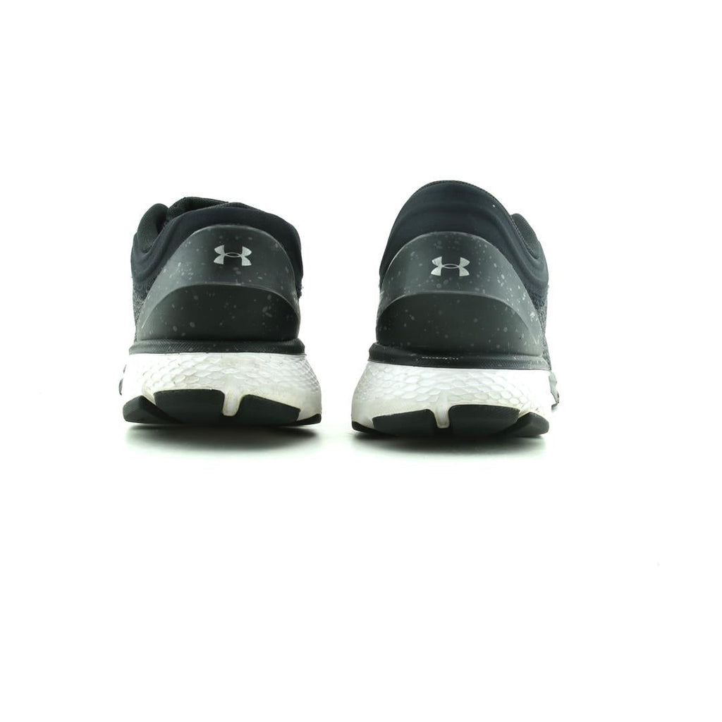 UNDER ARMOUR  CHARGED ESCAPE 3