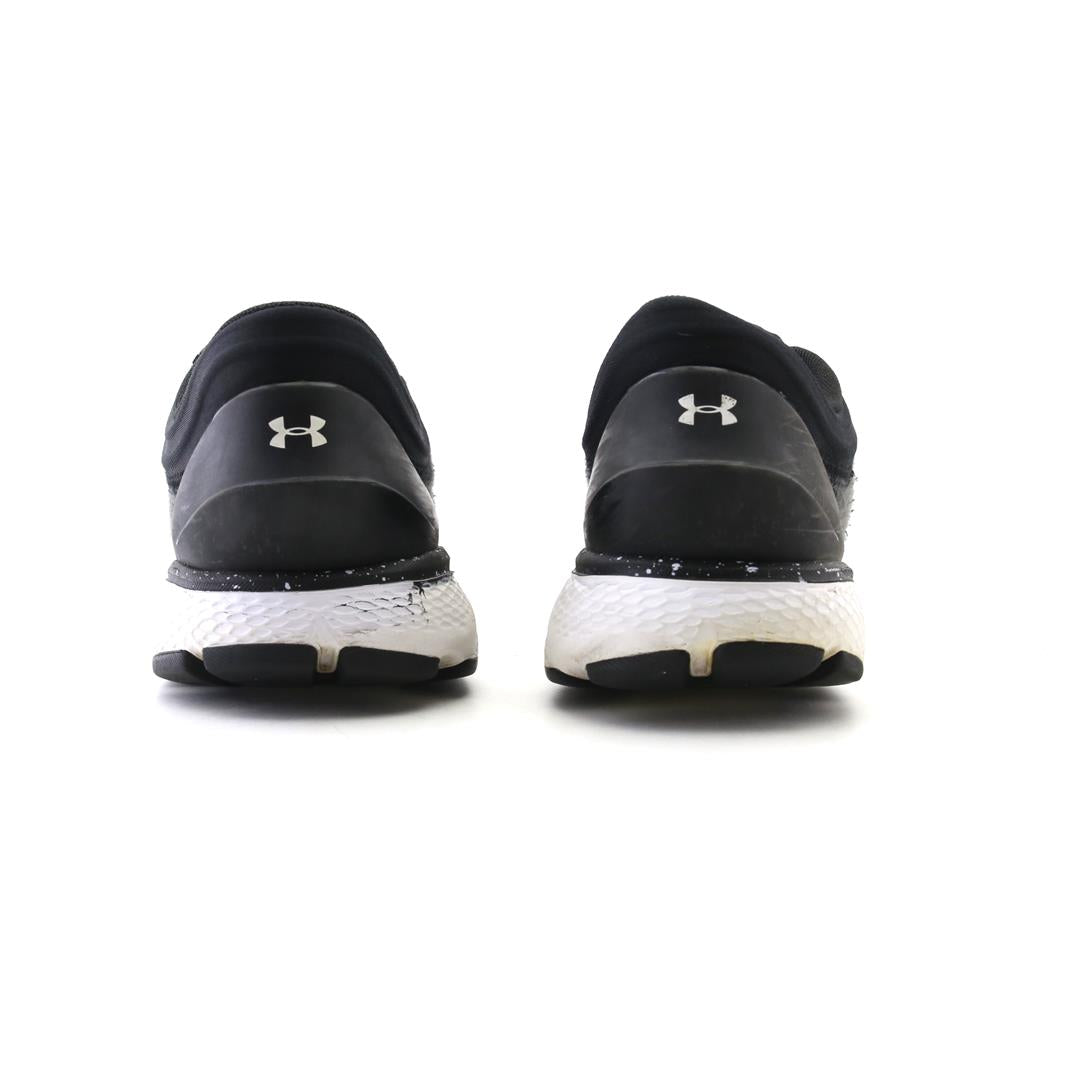 UNDER ARMOUR CHARGED ESCAPE 3