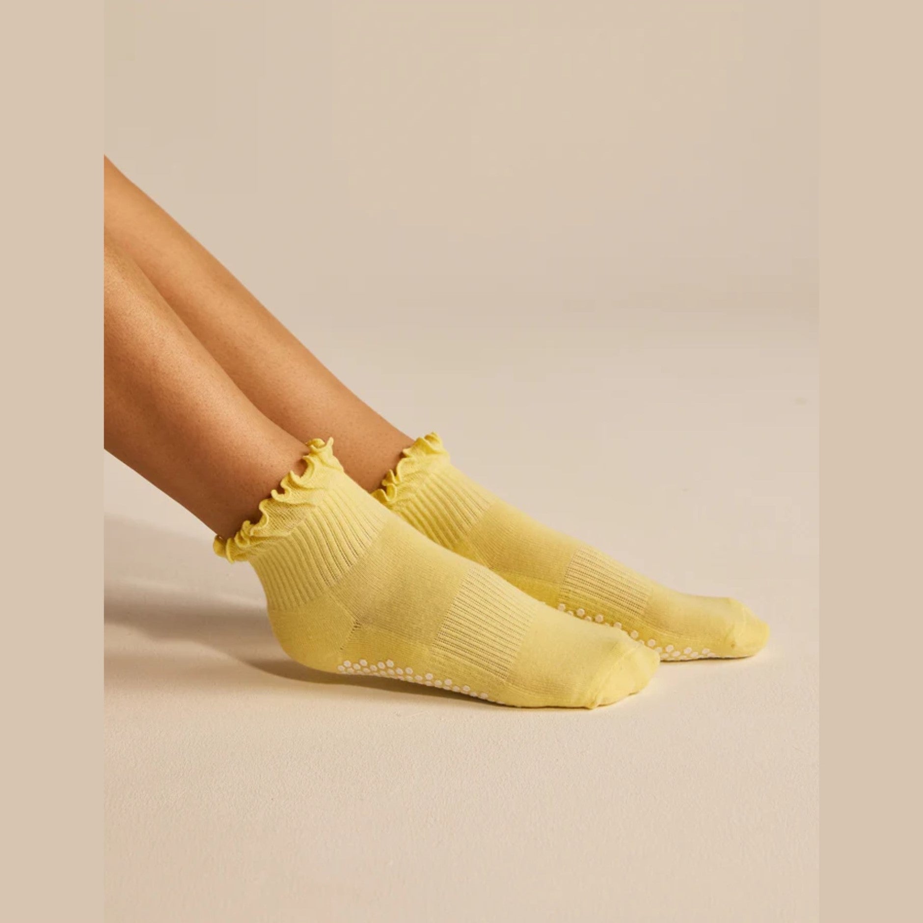 The Ruffle Grip Sock (Barre/Pilates)